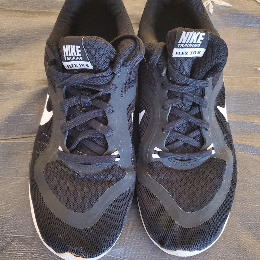 Nike tennis shoes Flex